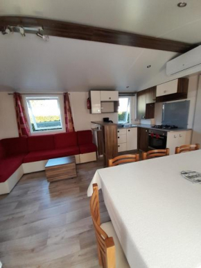 Mobil home camping les Charmettes 4 étoiles les MATHES en Charente Maritime prés du ZOO de la Palmyre 8 personnes tout confort 3 chambres 2salles de bains 2 WC Lave linge lave vaisselle Climatisation 